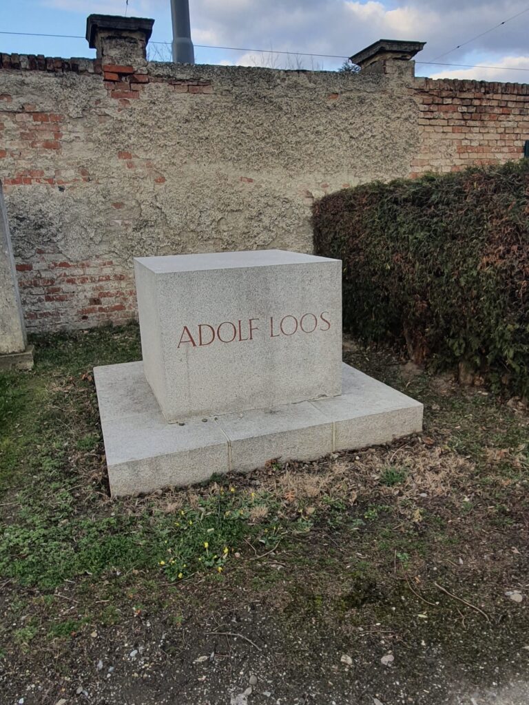 Adolf Loos Grabstein, Zentralfriedhof