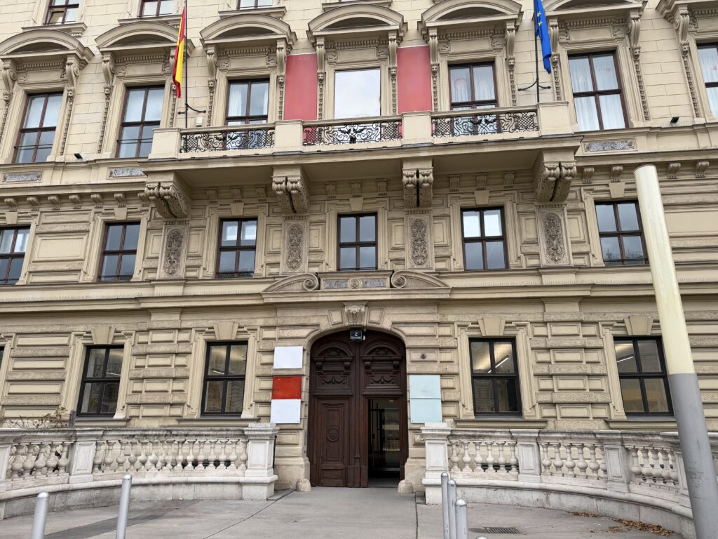 Schwarzenbergplatz 2