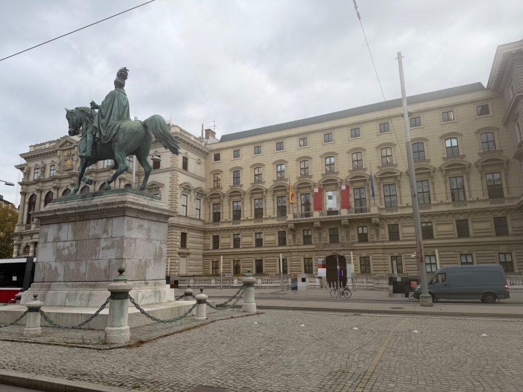 Schwarzenbergplatz 2